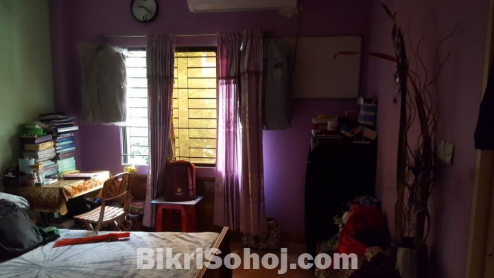 2010 sft south facing apartment in Dhanmondi area for sell.